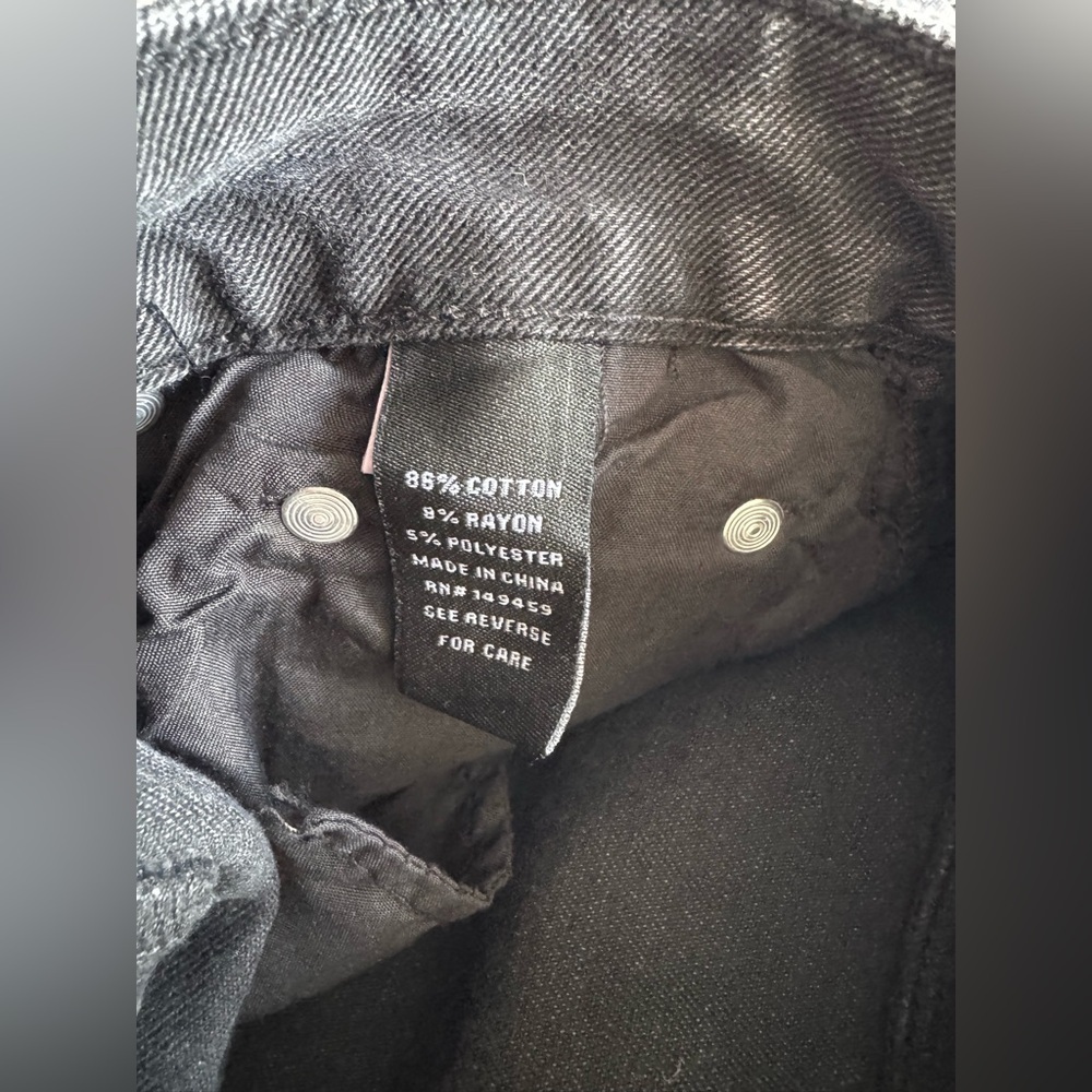 Women's High Rise Straight Embellished Black Jeans Size 7/28 NWT - Picture 9 of 10